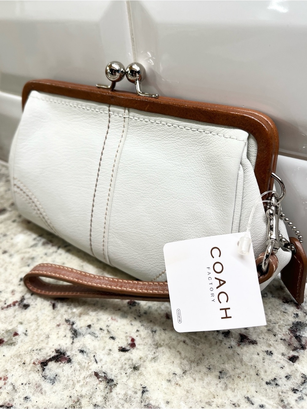 Coach Soho Framed Wristlet Clutch with Kiss Lock NWT - Picture 3 of 11
